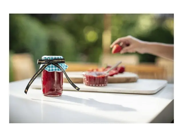 Brother TZe-R334 - Sateng gull på sort Rull (1,2 cm x 4 m) 1 kasse...