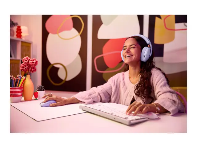 Logitech G G325 - Hodesett - full størrelse Bluetooth / LIGHTSPEED - trådløs - USB-C via Bluetooth-adapter - lilla 