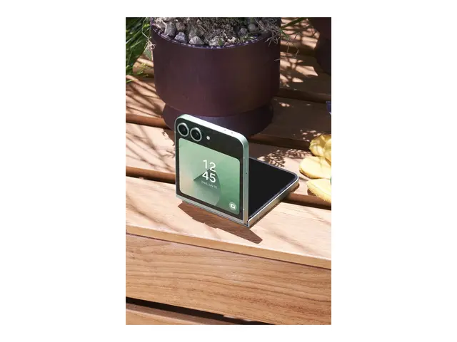 2nd-C Galaxy Z Flip6 256GB Mint C-grade - Brukt 2 års garanti Grad...