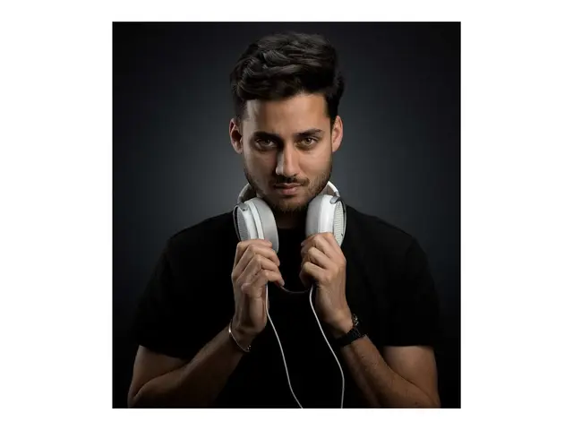 CORSAIR Gaming Virtuoso PRO - Hodesett full størrelse kablet hvit