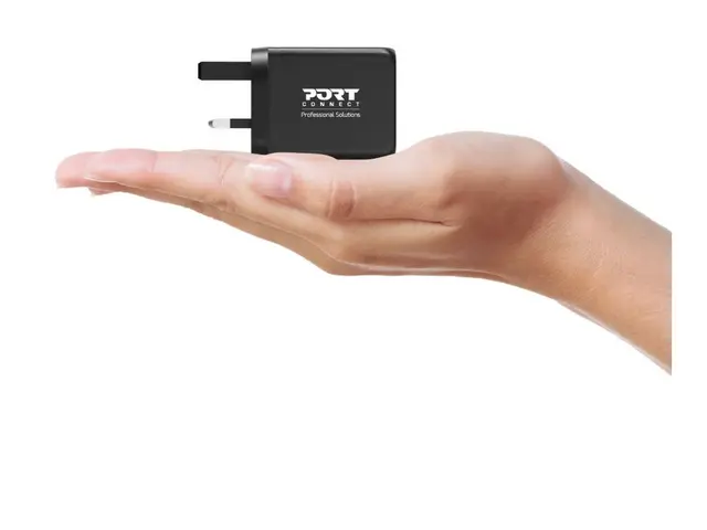 PORT Connect - Strømadapter 65 watt 5 A PD, QC 3.0 3 utgangskontak...