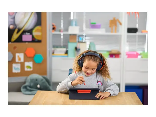 Logitech Zone Learn Wired On-Ear Headset for Learners, 3.5mm AUX -...