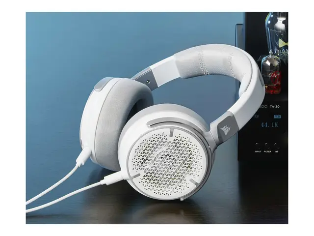 CORSAIR Gaming Virtuoso PRO - Hodesett full størrelse kablet hvit