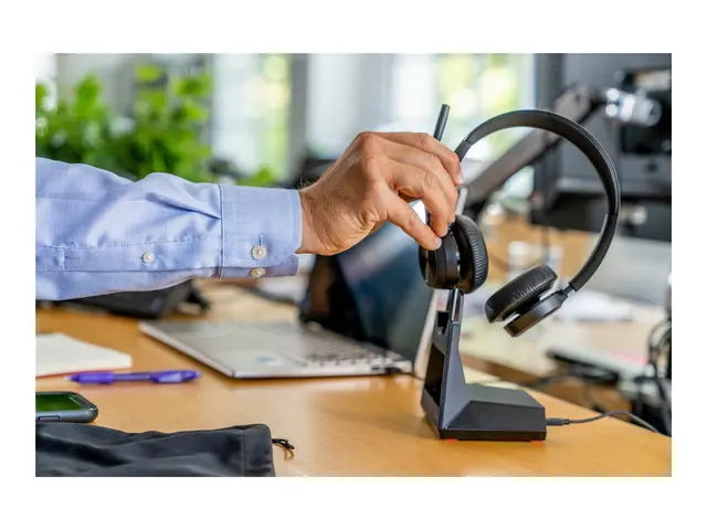 Poly Voyager 4320 - 4300 series hodesett on-ear Bluetooth trådløs,...