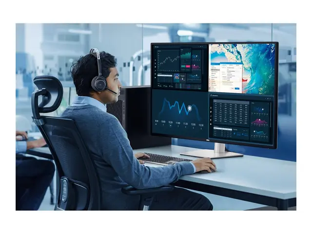 Dell UltraSharp U4323QE - LED-skjerm 42.51" 3840 x 2160 4K @ 60 Hz...