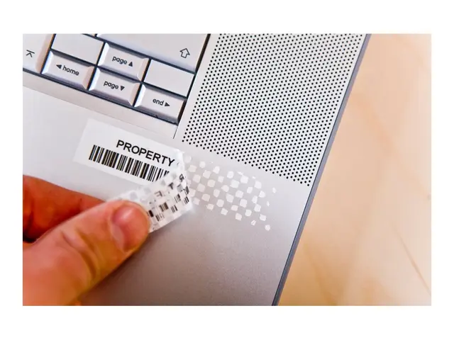 Brother TZe-SE4 - Selv-adhesiv svart på hvitt Rull (1,8 cm x 8 m) ...