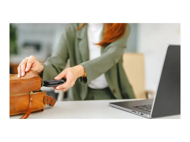 Logitech Mobi Fold for Business - Mus - høyre- og venstrehåndet optisk - 4 knapper - trådløs - Bluetooth 5.0 LE, 2.4 GHz - Logitech Logi Bolt USB-C-mottaker - grafitt 