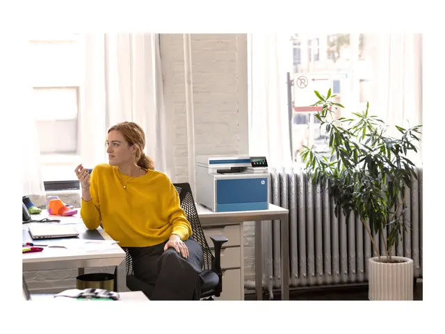 HP Color LaserJet Pro MFP 4302fdw - multifunksjonsskriver farge