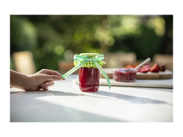 Brother TZe-RM54 - Sateng - gull på myntegrønt - Rull (2,4 cm x 4 ...