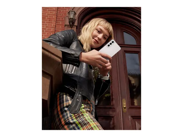 2nd-B Galaxy S22 5G 128GB White B-grade | Brukt 2 års garanti Grad...