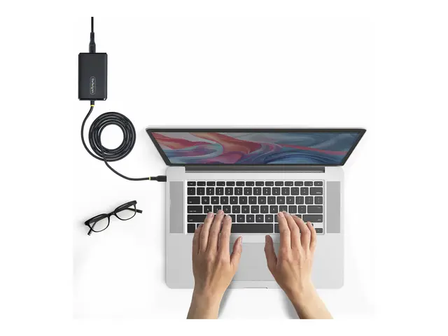 StarTech - USB-C-strømadapter med 1,5 m festet USB-C-kabel AC 110-...