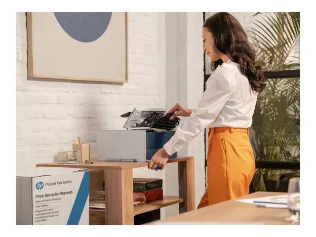 HP LaserJet Pro 4007dw - Skriver - S/H - Dupleks - laser - A4/Lega...
