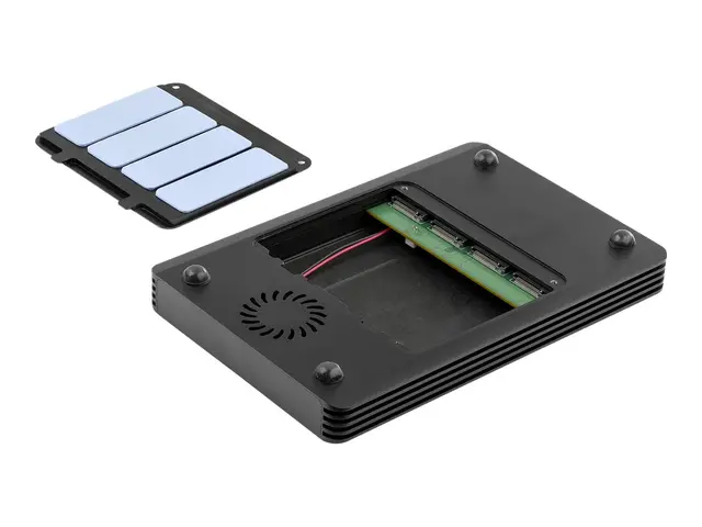 StarTech.com 4 Bay Thunderbolt 3 NVMe Enclosure, For M.2 Solid Sta...