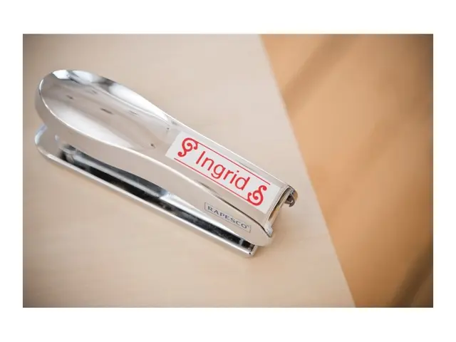 Brother TZe-232 - Standardklebemiddel - rødt på hvitt - Rull (1,2 ...