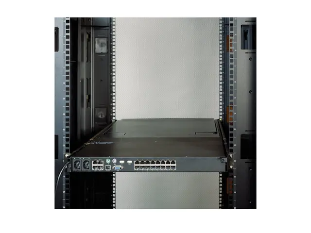 APC - Rackmonteringssett for KVM-konsoll - svart - 1U - TAA-samsva...