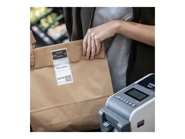 Brother - Fjernbart adhesiv Rull (5,8 cm x 51,8 m) 74 g/m² 32 rull...