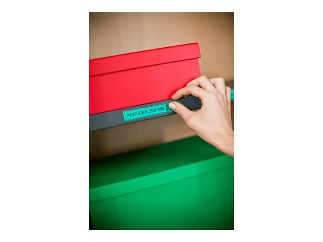 Brother TZe-741 - Selv-adhesiv sort på grønt Rull (1,8 cm x 8 m) 1...