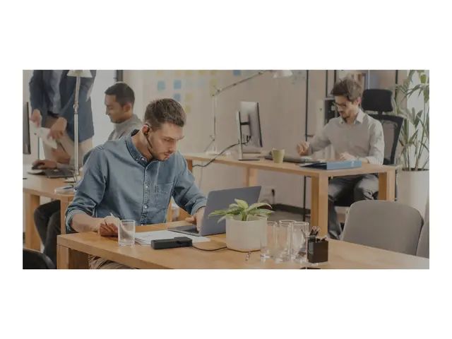 Yealink BH71 Series Workstation - Hodesett i øret over-øret-monter...