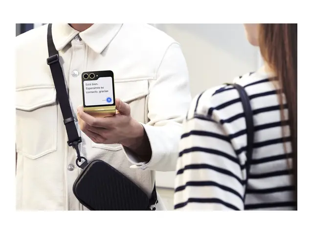 2nd-C Galaxy Z Flip6 256GB Yellow C-grade - Brukt 2 års garanti Gr...