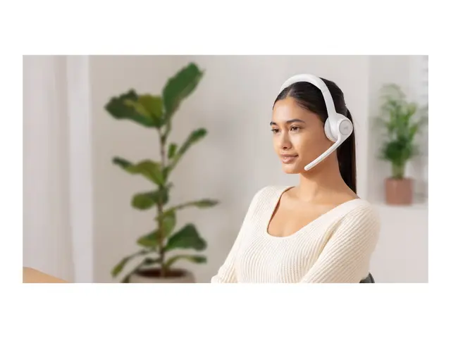 Logitech Zone 300 - Hodesett on-ear Bluetooth trådløs elfenbenshvit