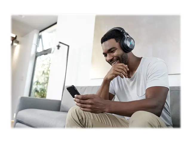 CORSAIR Gaming VIRTUOSO RGB XT - Hodesett full størrelse Bluetooth...