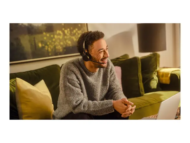 Jabra Evolve3 45 MS Stereo - hodesett - USB-A via Bluetooth-adapte...