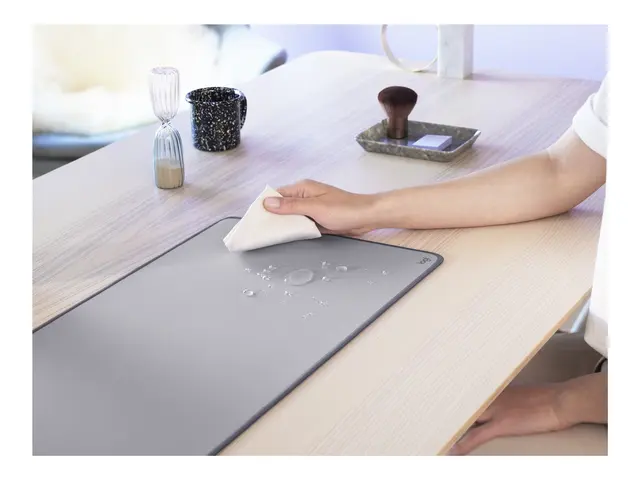 Logitech Studio Series Desk Mat - Tastatur og musepute mellomgrå