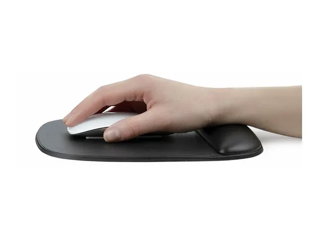 StarTech.com Mouse Pad with Hand rest, 6.7x7.1x 0.8 in (17x18x2cm)...