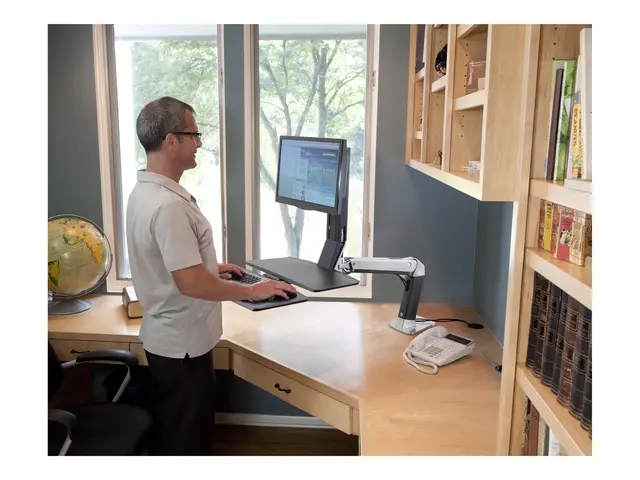 Ergotron WorkFit-A Single LD Workstation With Worksurface - Ståend...