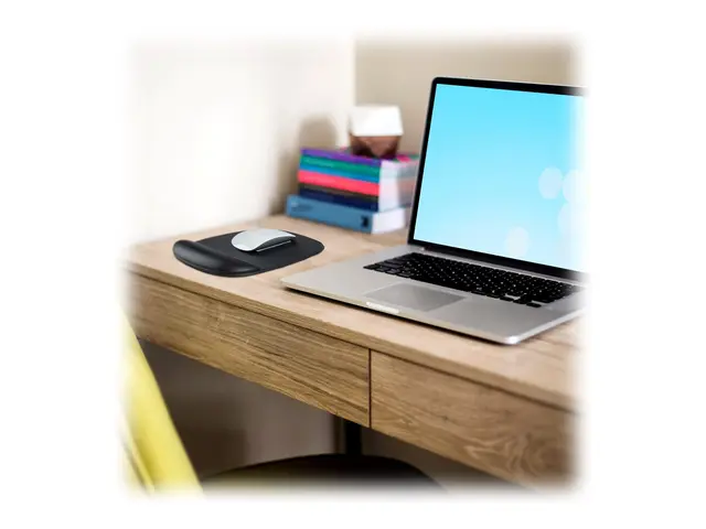StarTech.com Mouse Pad with Hand rest, 6.7x7.1x 0.8 in (17x18x2cm)...