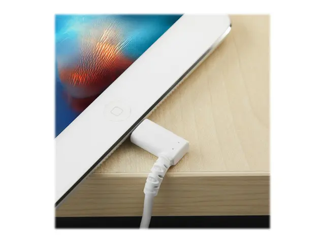 StarTech.com 6ft (2m) Durable USB A to Lightning Cable, White 90° ...