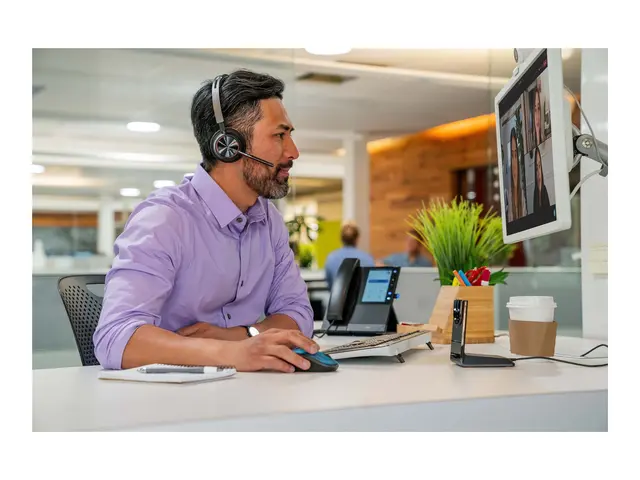 Poly Voyager Focus 2 - Hodesett on-ear Bluetooth trådløs, kablet U...