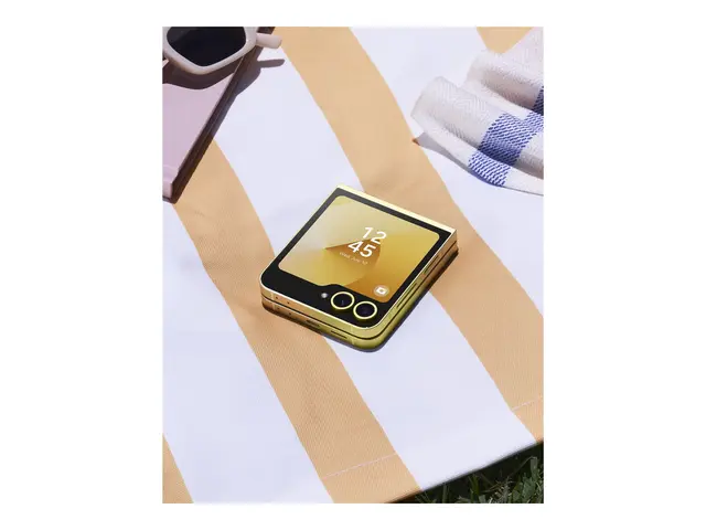 2nd-C Galaxy Z Flip6 256GB Yellow C-grade - Brukt 2 års garanti Gr...