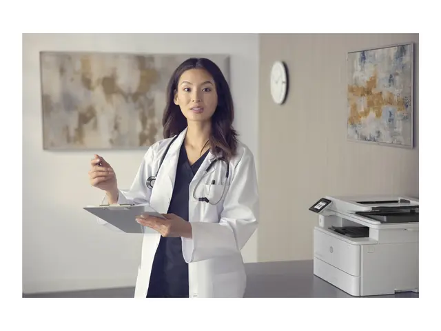 HP LaserJet Pro MFP 4102dw - Multifunksjonsskriver S/H laser Legal...