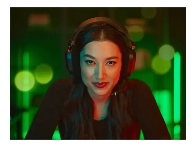 CORSAIR Gaming HS80 RGB - Hodesett full størrelse kablet USB karbon