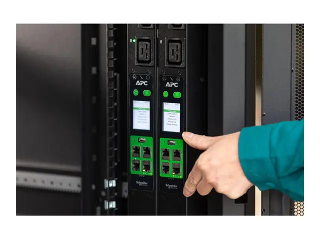 APC EasyPDU EPDU2016M - Strømfordelerenhet (kan monteres i rack) m...