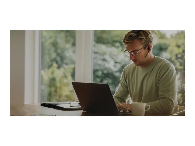 Yealink BH71 Series Workstation - Hodesett i øret over-øret-monter...