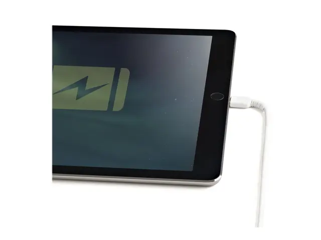 StarTech.com 6 in(15cm) Durable White USB-A to Lightning Cable, He...