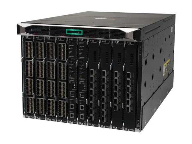 HPE Aruba 8400 8-slot Chassis - Switch - 32 x 10 Gigabit Ethernet ...