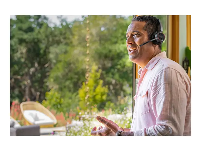 Poly Voyager 4310 - 4300 UC series hodesett on-ear Bluetooth trådl...