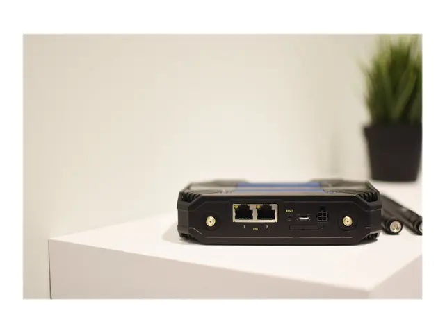 Teltonika TCR100 - Trådløs ruter WWAN Wi-Fi 5 Dobbeltbånd 3G, 4G o...