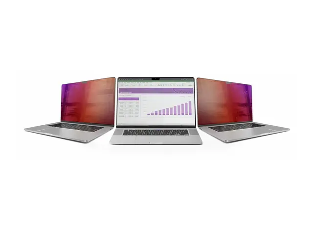 StarTech.com 14-inch MacBook Pro 21/23 Privacy Screen, Gold Filter...