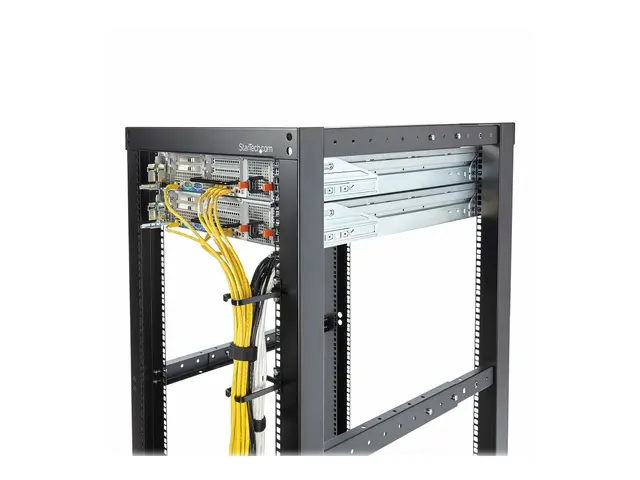 StarTech.com 1U Vertical 1.8 x 3.9in Server Rack Cable Management ...