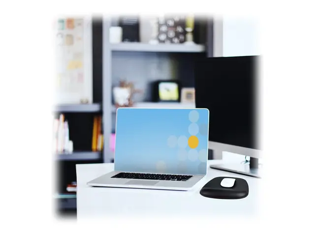 StarTech.com Mouse Pad with Hand rest, 6.7x7.1x 0.8 in (17x18x2cm)...