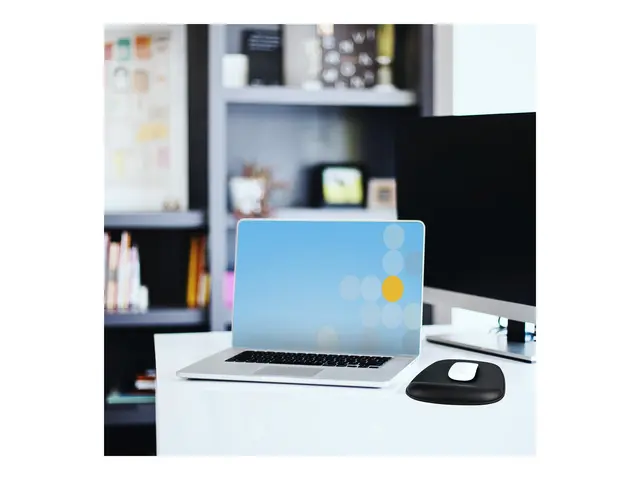 StarTech.com Mouse Pad with Hand rest, 6.7x7.1x 0.8 in (17x18x2cm)...