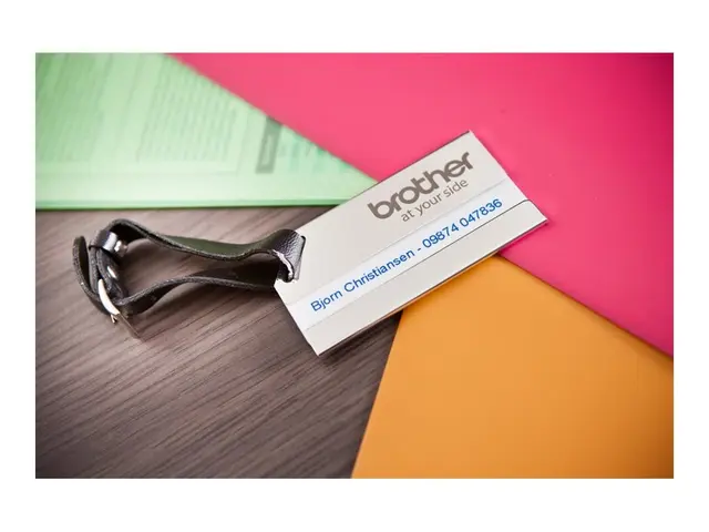 Brother TZe-223 - Blått på hvitt Rull (0,9 cm x 8 m) 1 kassett(er)...