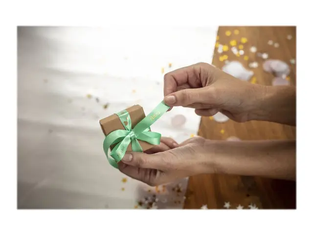 Brother TZe-RM54 - Sateng - gull på myntegrønt - Rull (2,4 cm x 4 ...