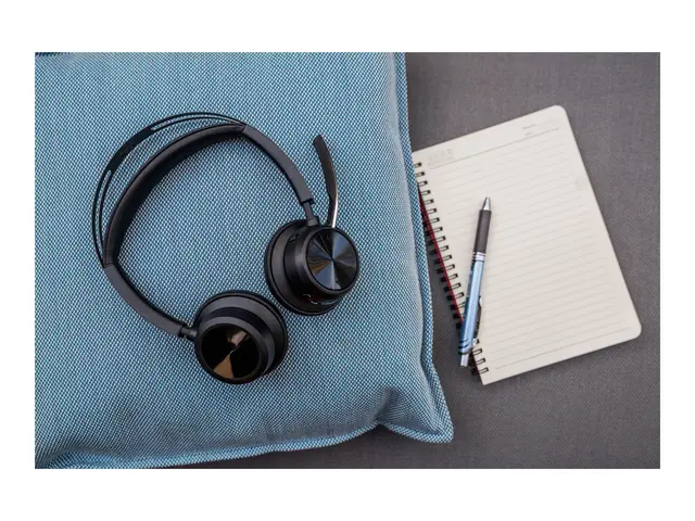 Poly Voyager Focus 2 - Hodesett on-ear Bluetooth trådløs, kablet U...