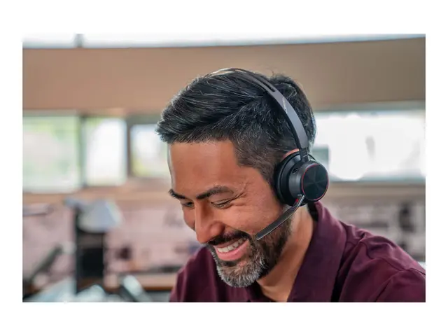 Poly Voyager Focus 2 - Hodesett on-ear Bluetooth trådløs, kablet U...