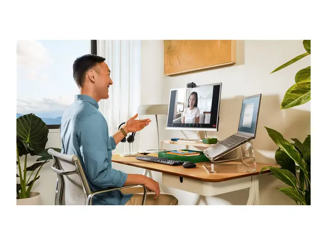 Logitech BRIO 100 - Nettkamera farge 2 MP 1920 x 1080 1080p, 720p ...